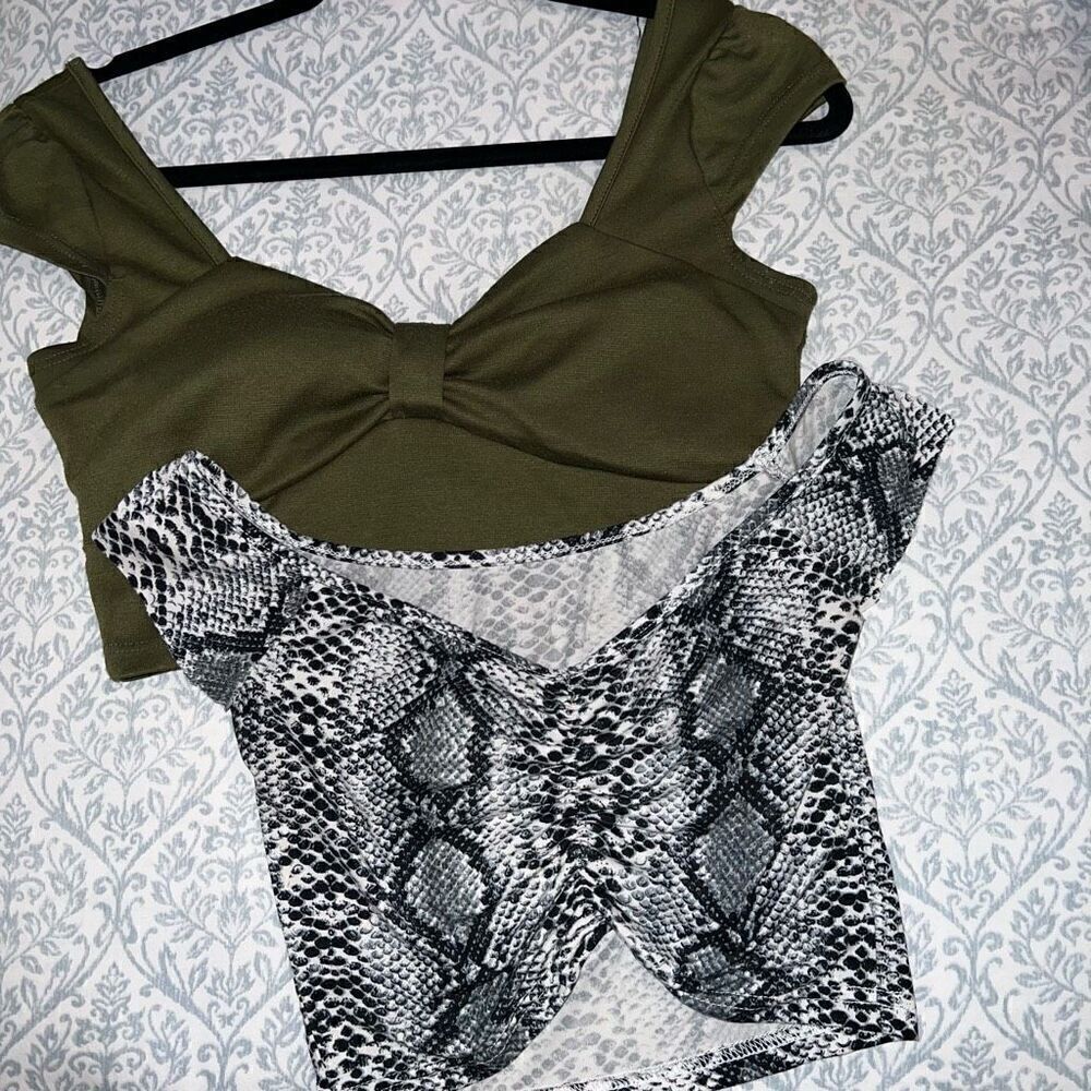 Off shoulder Crop top snakeskin and olive green size S bundle